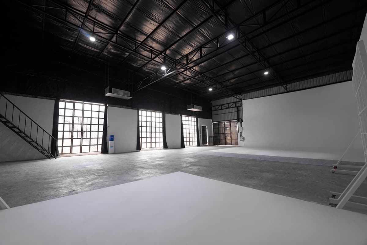 The Sunlit Cyclorama