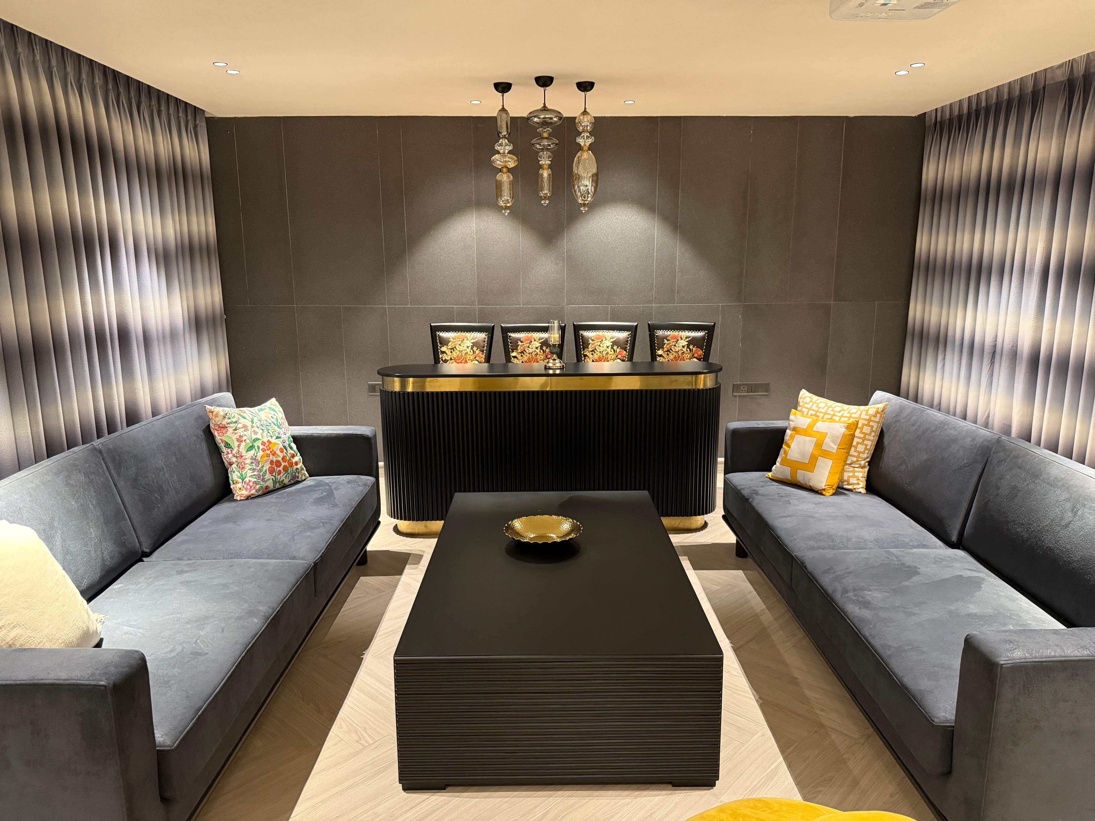 The Sapphire Lounge - Image 4