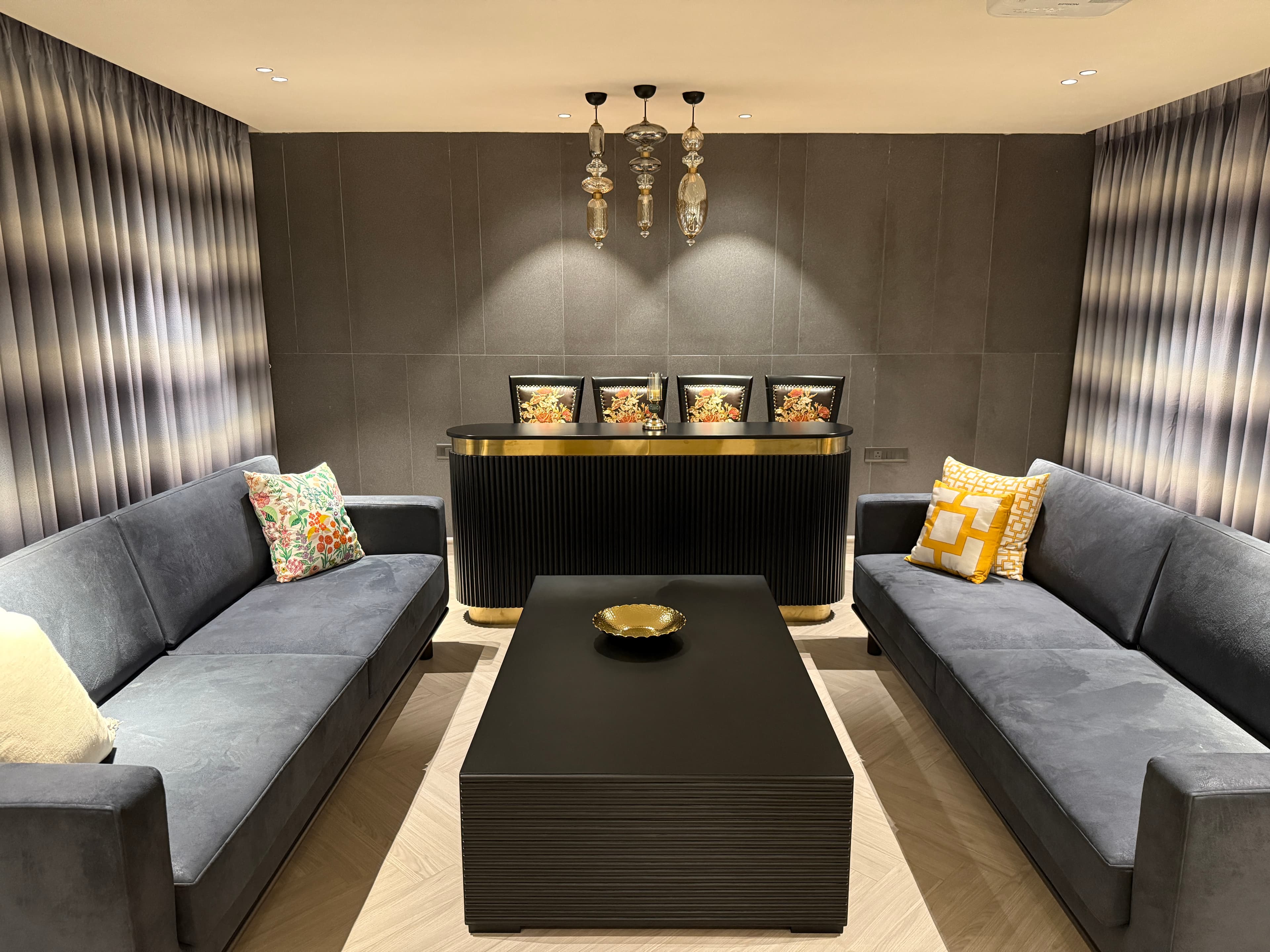 The Sapphire Lounge - Image 5