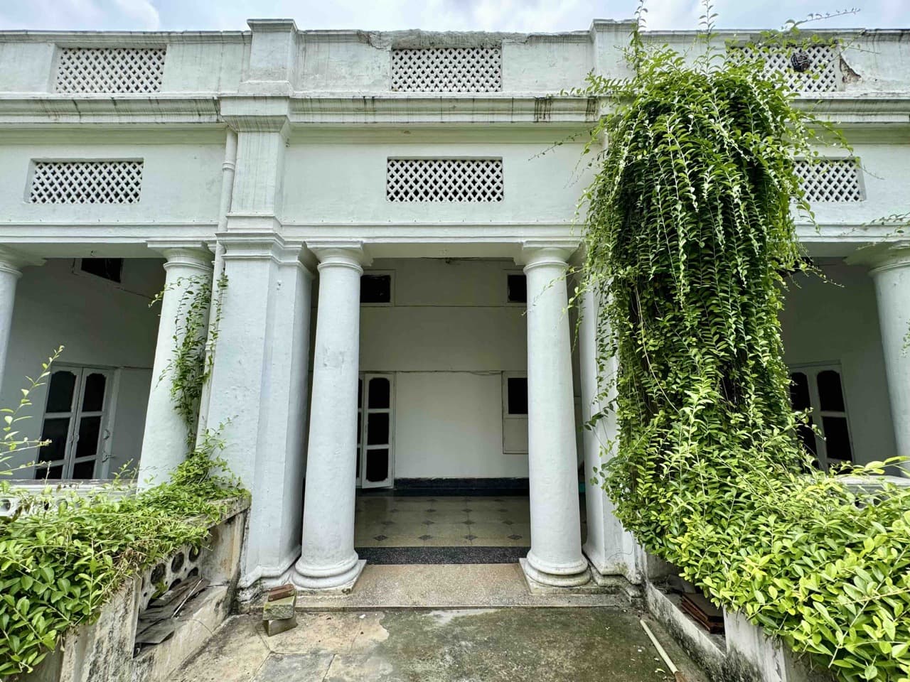 Delhi's Colonial Gem - Image 2