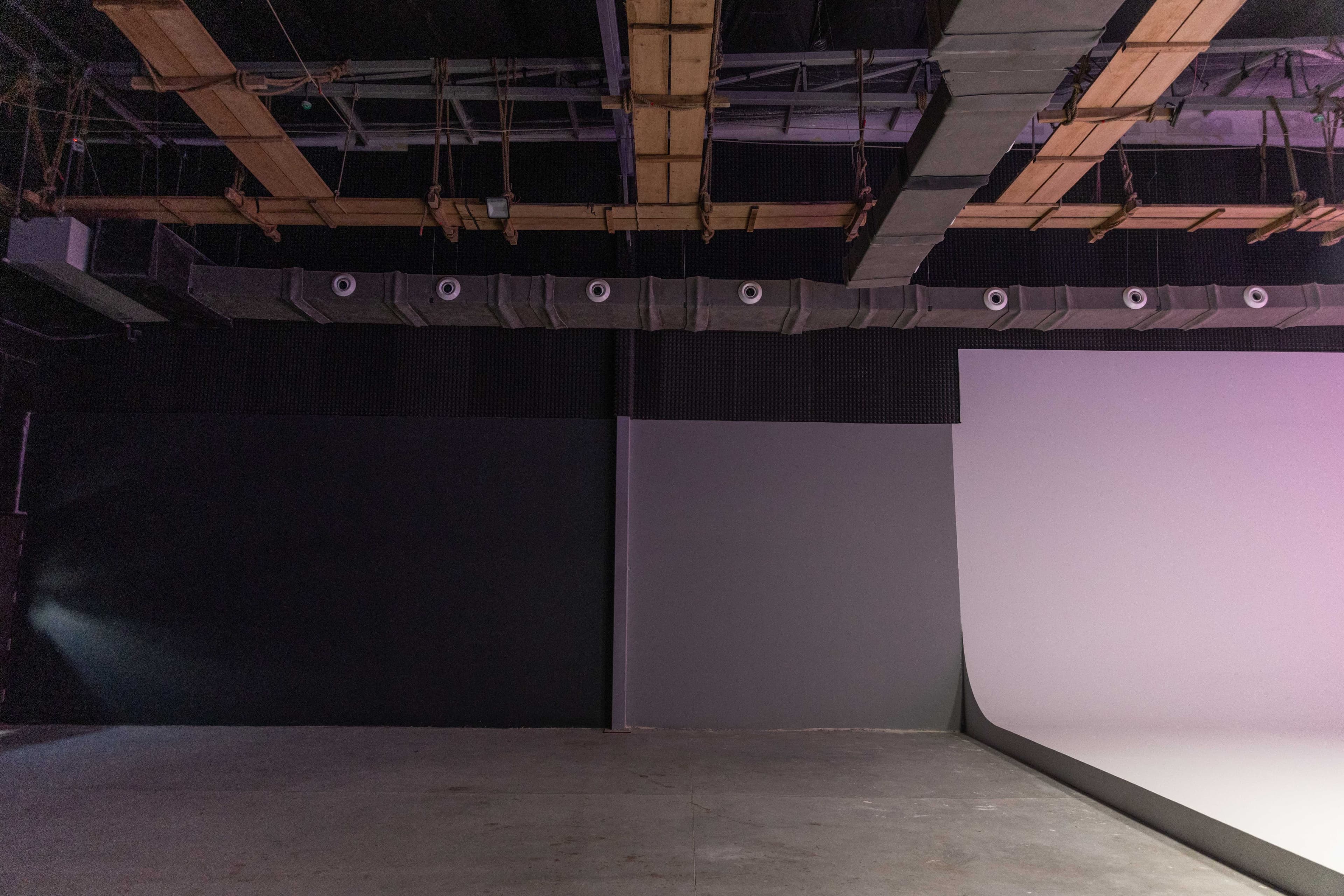 Turntable Cyclorama - Image 3