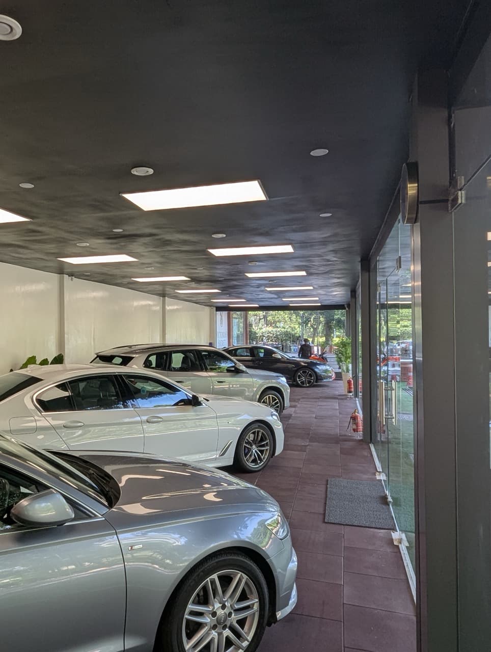 The Supercar Showroom - Image 2