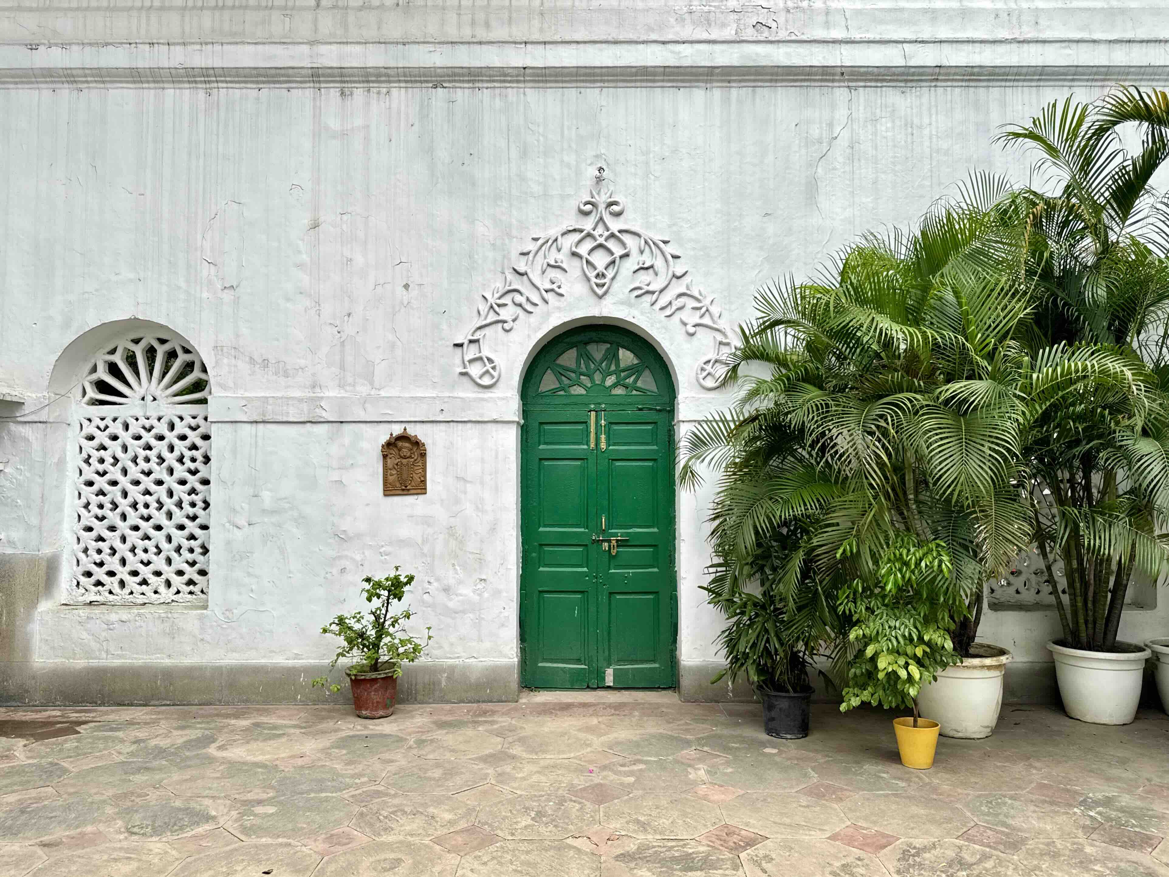 Colonial Courtyard of Lutyen's Delhi - Image 3